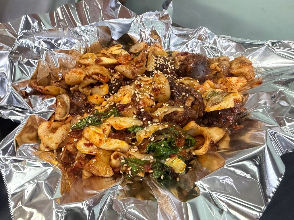 Sundae-gopchang and salt-grilled makchang cooking on the griddle