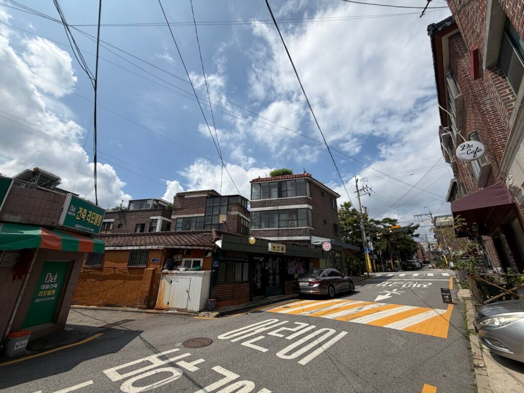 Street view of the alley leading to a kalguksu restaurant in Jeonnong-dong, Seoul