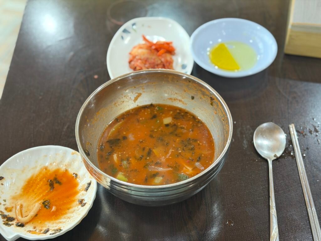 Empty bowl after finishing a serving of jang-kalguksu