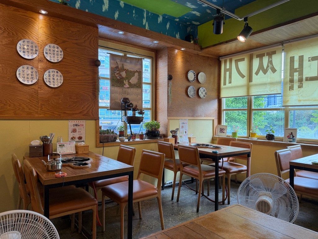 Retro-patterned decor and wall plates inside Boklaene Budae-jjigae