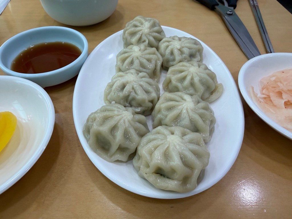 Table spread of naengmyeon and steamed dumplings at Jangan Chik-Naengmyeon