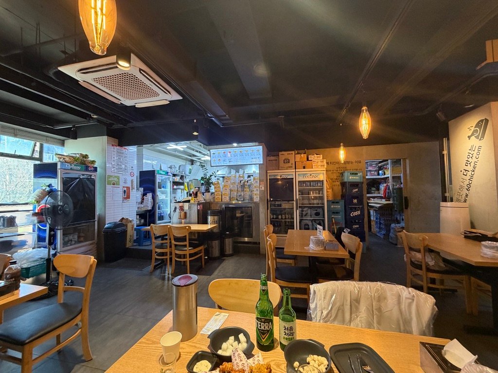 Exterior of 60 Gye Chicken restaurant in Jeonnong-dong, Seoul