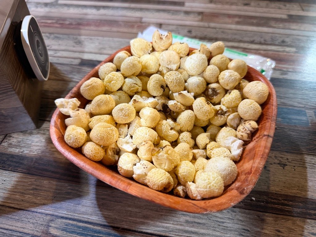 Bowl of popcorn served while waiting for chicken to fry