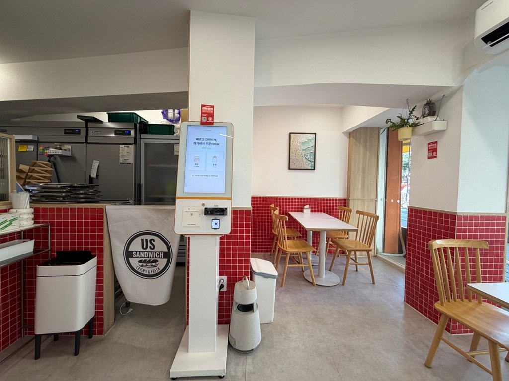 Seating area inside US Sandwich, Wangsimni Branch