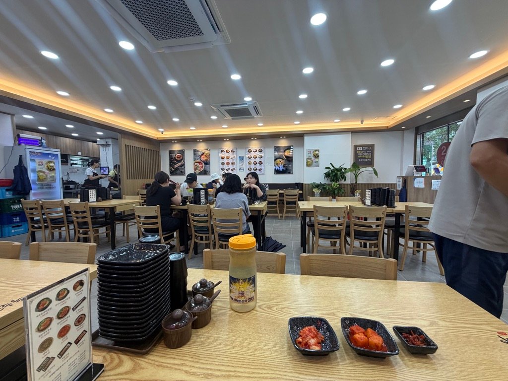 Clean dining area with seating at Bonga Jeonjuok Jangan Branch