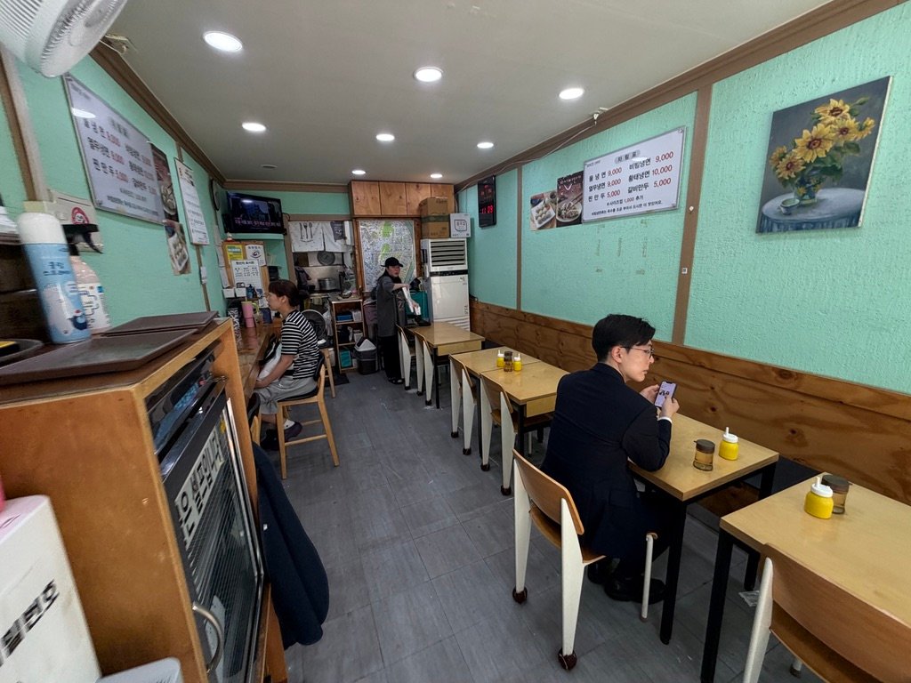 Mint-green interior walls of Jangan Chik-Naengmyeon restaurant